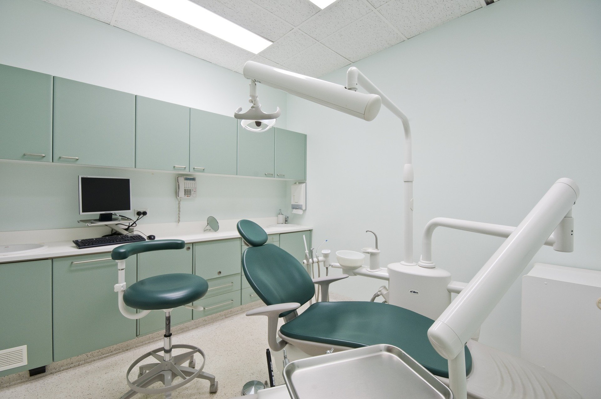 Jak otworzyć gabinet stomatologiczny, czym się kierować i ile to kosztuje?